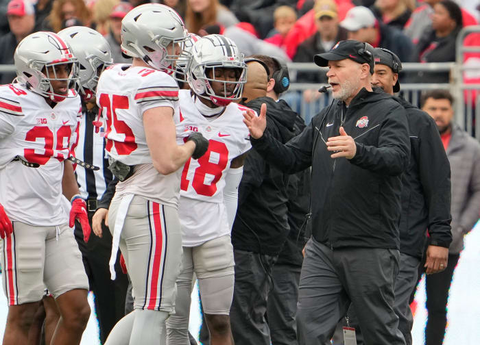 Ohio State defensive coordinator Jim Knowles speaking with some of his defense.
